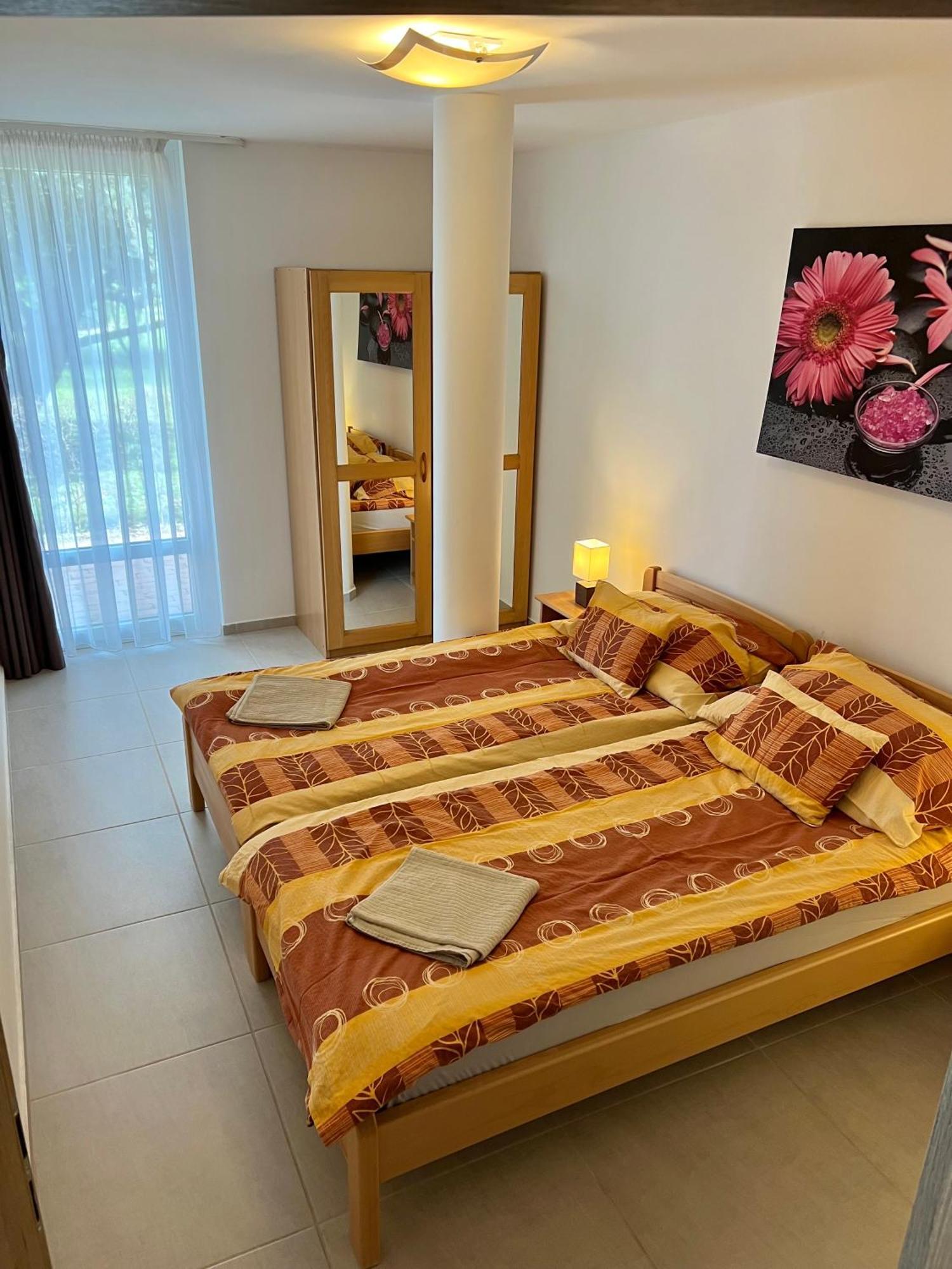 Waterfront Apartmanok Zamardi Bagian luar foto